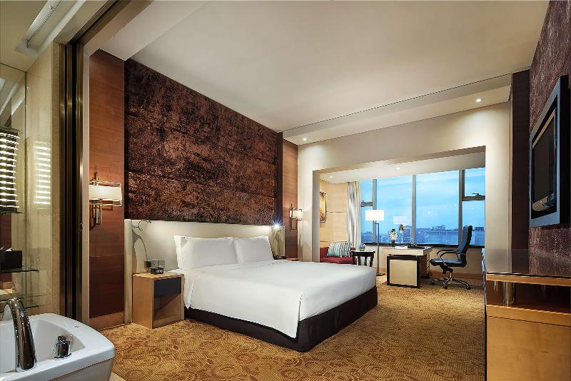 Номер Deluxe, Hilton Shanghai Hongqiao