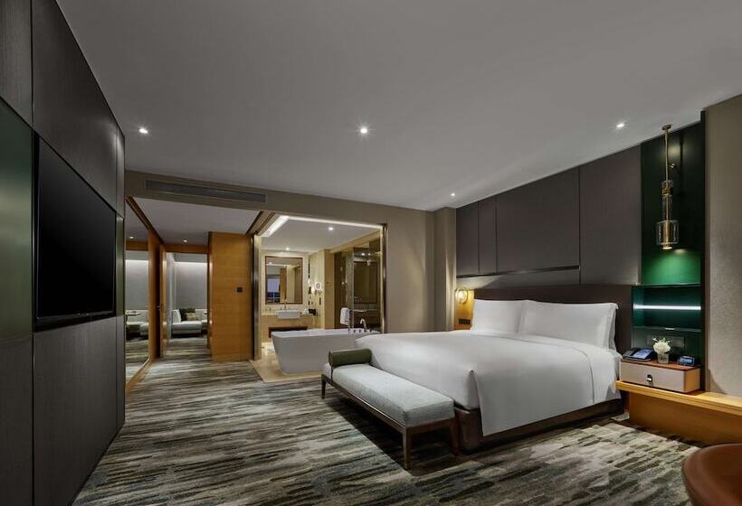 Полулюкс, Hilton Shanghai Hongqiao