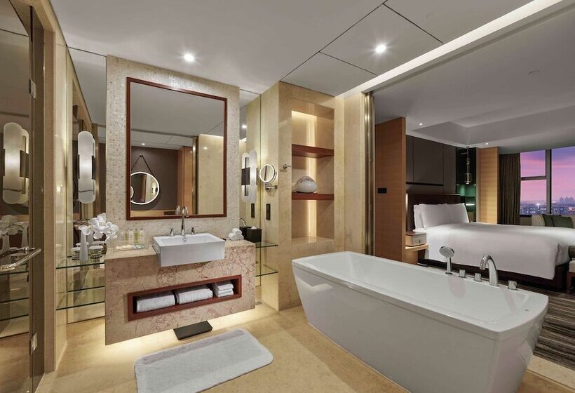 Люкс Повышенной Комфортности, Hilton Shanghai Hongqiao