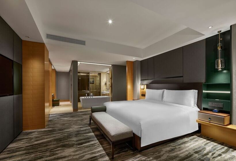 Люкс Повышенной Комфортности, Hilton Shanghai Hongqiao