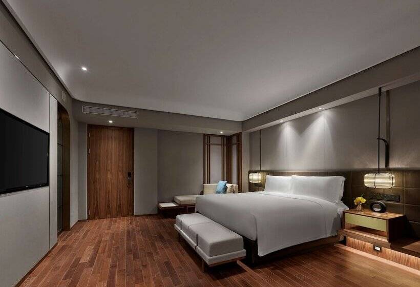 Номер Executive, Hilton Shanghai Hongqiao