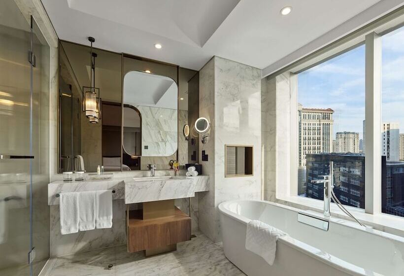 Номер Executive, Hilton Shanghai Hongqiao