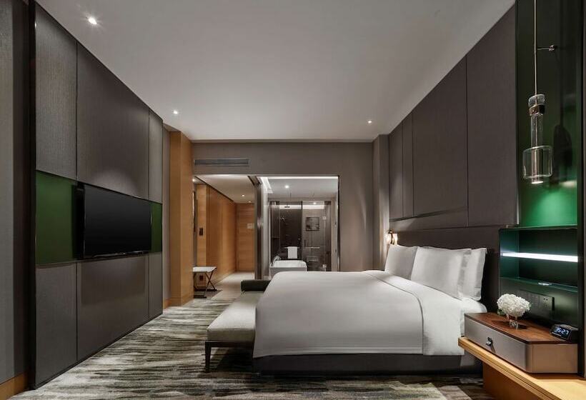 Номер Deluxe, Hilton Shanghai Hongqiao