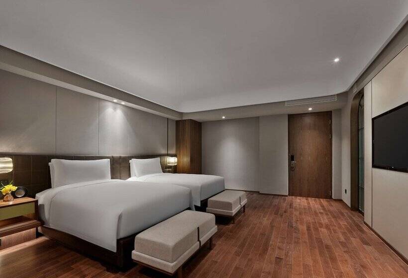 Номер Executive, Hilton Shanghai Hongqiao