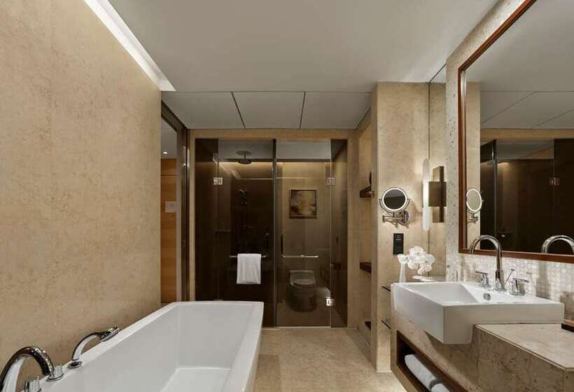 Номер Deluxe, Hilton Shanghai Hongqiao