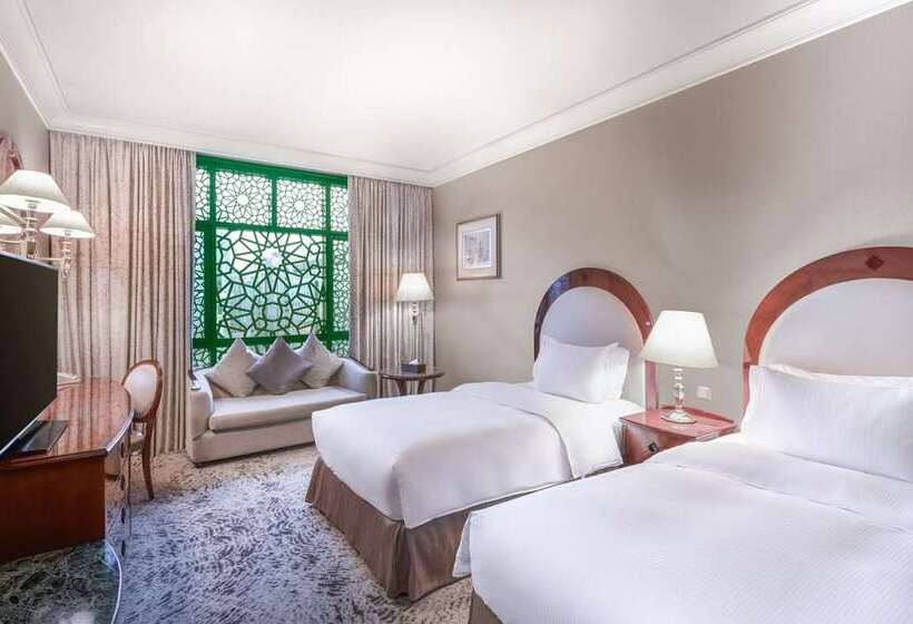 Номер Deluxe, Hilton Shanghai Hongqiao
