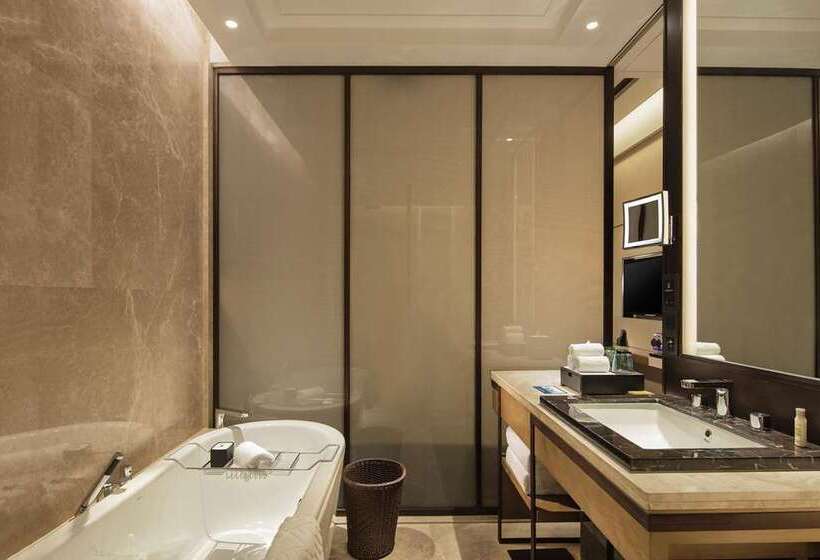 Номер Deluxe, Hilton Shanghai Hongqiao
