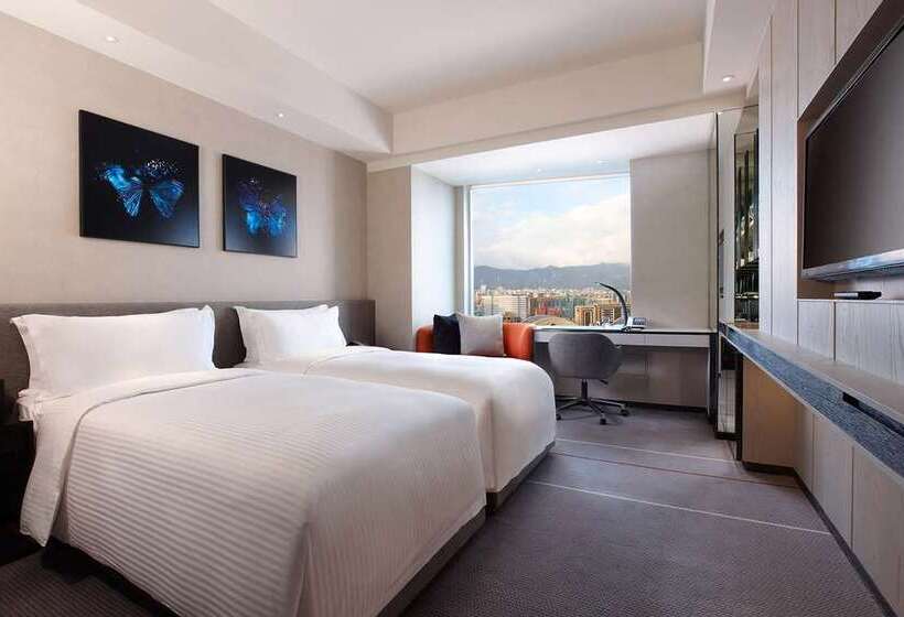 Номер Deluxe, Hilton Shanghai Hongqiao