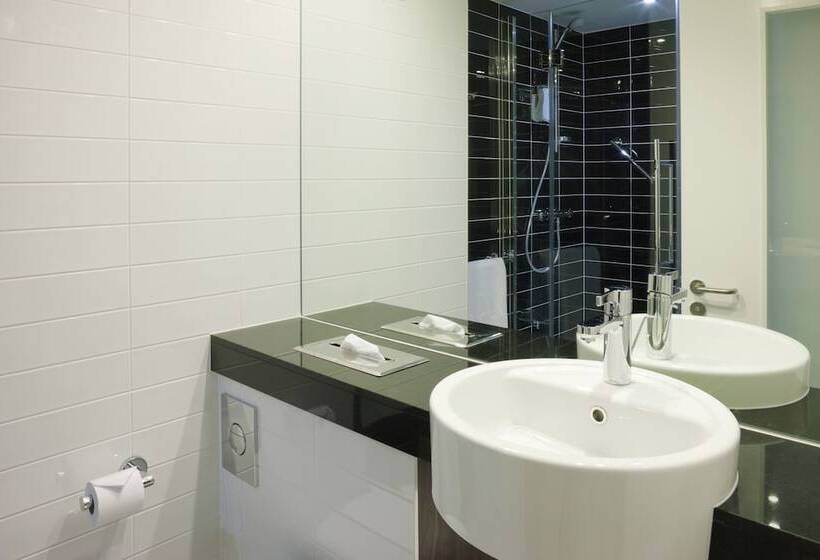 Номер Стандарт Адаптированный для Инвалидов, Holiday Inn Express Cambridge Duxford M11 Jct 10, An Ihg