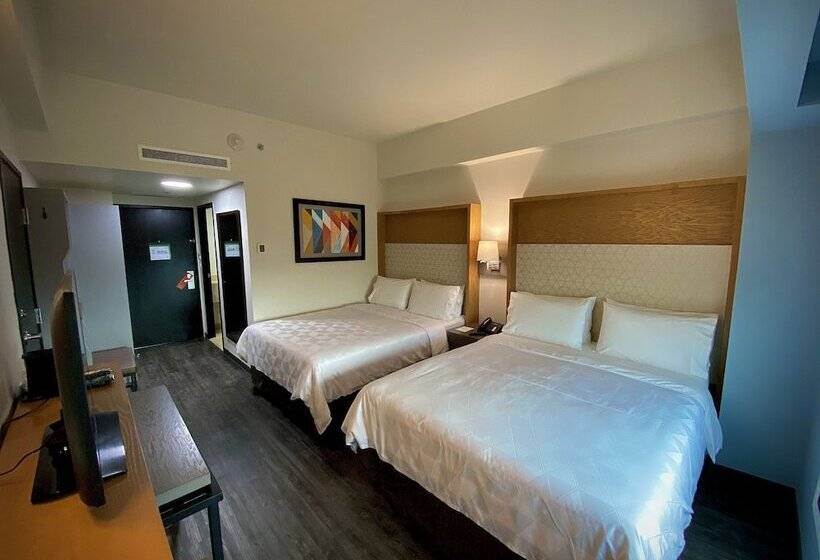 带2个双人床的标准工作室, Holiday Inn Uruapan, An Ihg