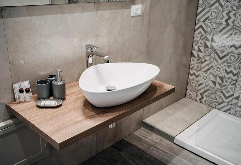 اتاق استاندارد سه نفره, B&b Stramondo