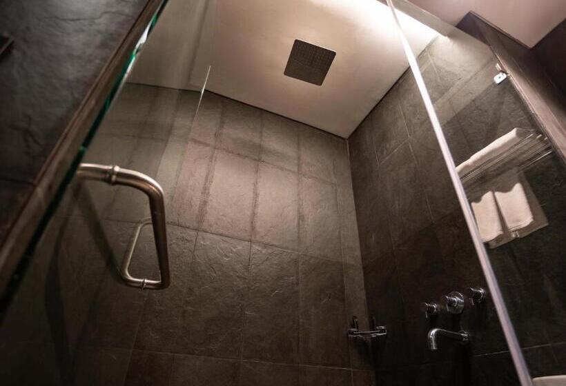 Номер Deluxe, Rayz Umm Hotel Malang