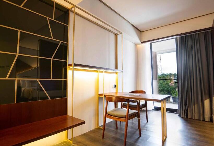 Quarto Executivo, Rayz Umm Hotel Malang