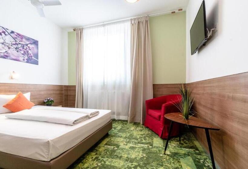 Студия Стандарт, 24seven Apartments   Self Check In