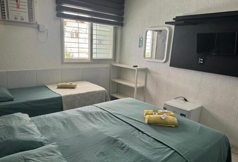 스탠다드 4인용 룸 공용 욕실, Casa Recife Pousada
