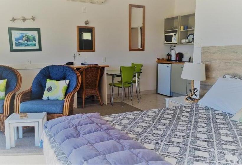 استودیوی استاندارد با چشم‌انداز دریا, Admirals View Lodge