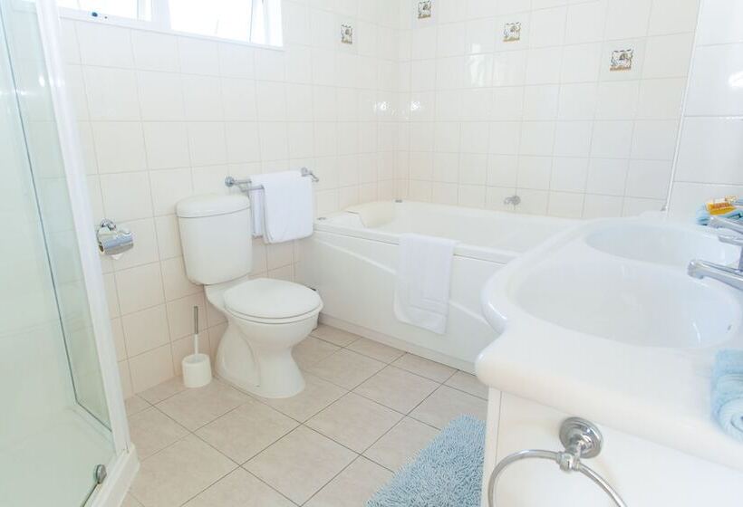 استودیوی استاندارد با چشم‌انداز دریا, Admirals View Lodge
