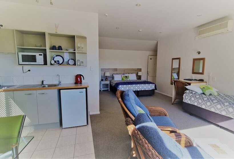 استودیوی استاندارد با چشم‌انداز دریا, Admirals View Lodge