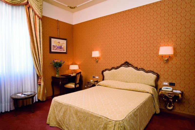 Номер Стандарт, Antoinette Hotel Wimbledon