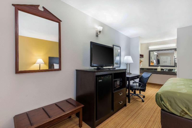스위트 킹사이즈 침대, Ramada By Wyndham Dammam Khaleej Road