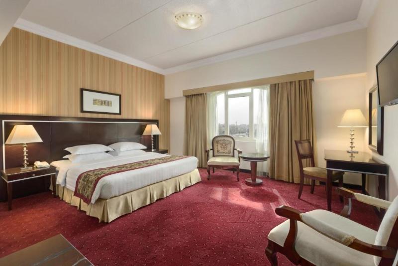 스위트 킹사이즈 침대, Ramada By Wyndham Dammam Khaleej Road