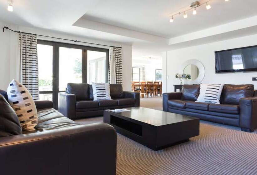 Апартаменты 4 Спальни, The Glebe Apartments