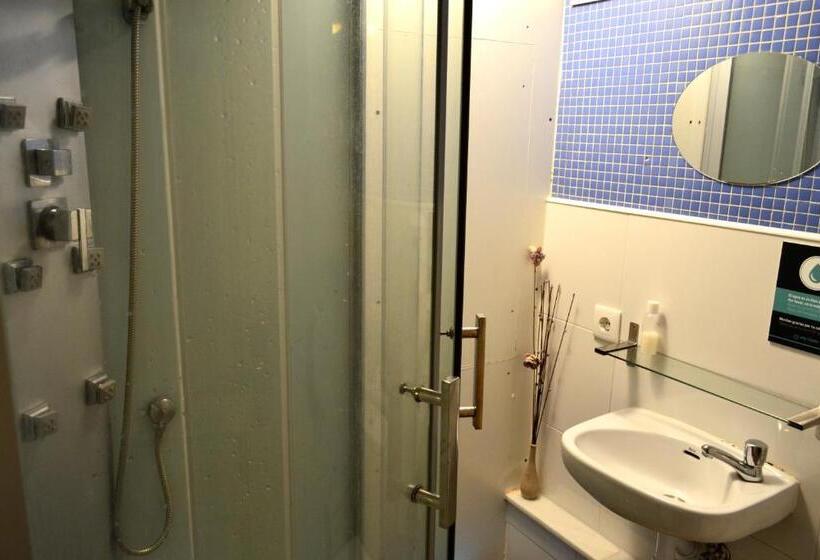 Номер Стандарт Четырехместный Совместный Санузел, Albergue O Fogar De Teodomiro