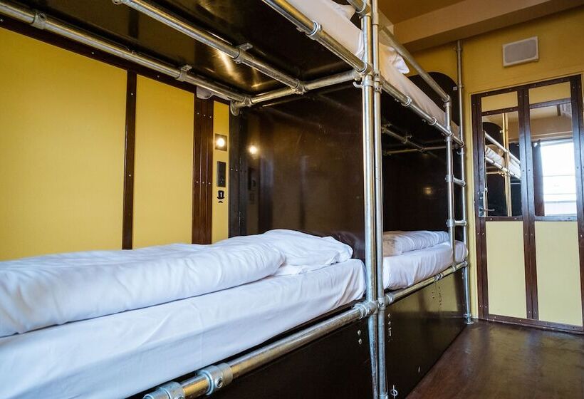 공용 욕실 구비 공동 객실 내의 침대, Copenhagen Downtown Hostel
