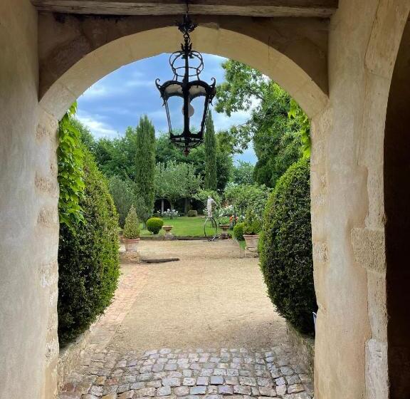 Полулюкс Вид на Сад, Clos Saint Léonard