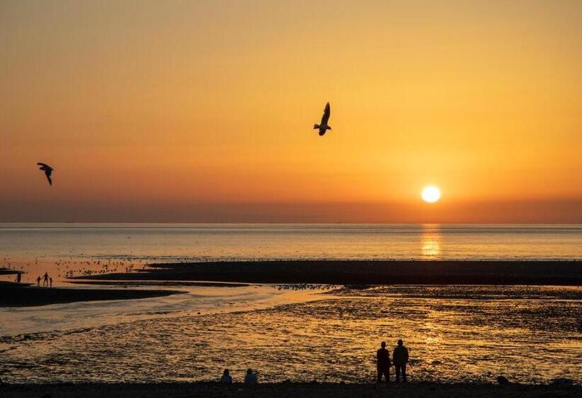 Номер Стандарт, Norfolk Accommodation