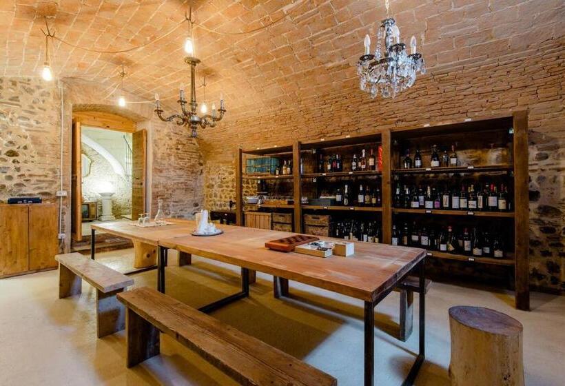 スタンダードルーム, La Casa Sulle Mura