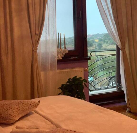 اتاق استاندارد با بالکن, Casa Din Deal