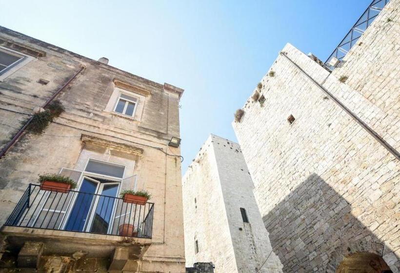 اتاق لوکس, Domus Castrum