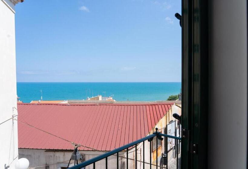 Четырехместный Номер Стандарт Вид на Море, Sotto Il Castello B&b