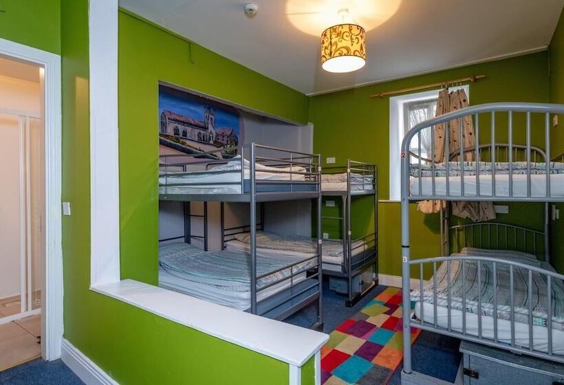 Кровать в Общей Комнате, Macgabhainn S Backpacker Hostel