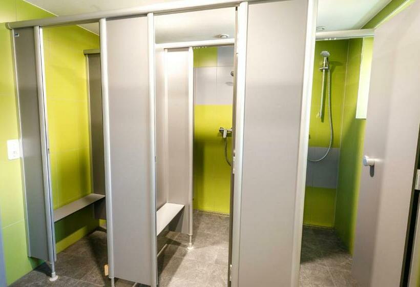 带共用卧室公用房间的床, Jugendherberge Füssen