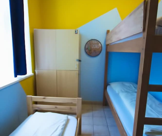 تختخواب در اتاق مشترک, Lindsays Schlafmeile   Hostel