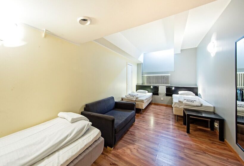스탠다드 4인용 룸 공용 욕실, Mosebacke Hostel