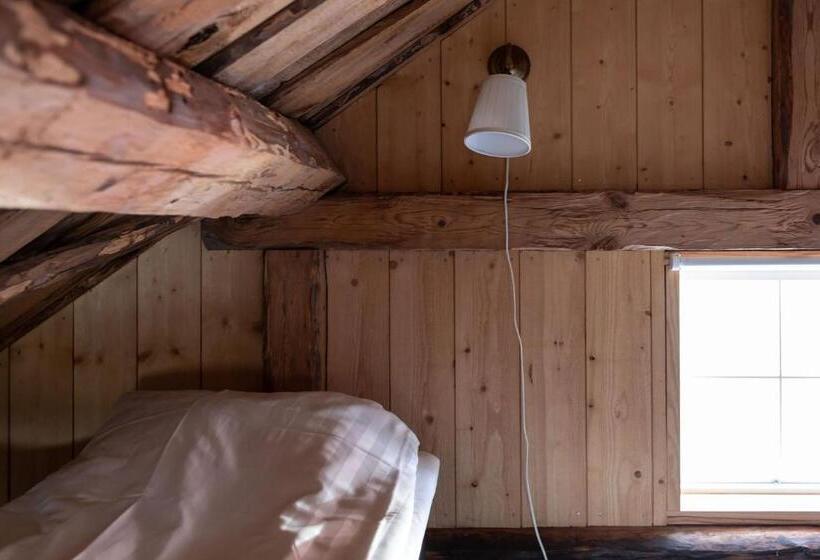 Дом 2 Спальни, Bergs Gård & Hållsvikens Gård