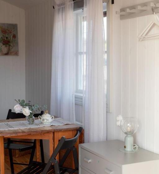 Дом 1 Спальня, Bergs Gård & Hållsvikens Gård