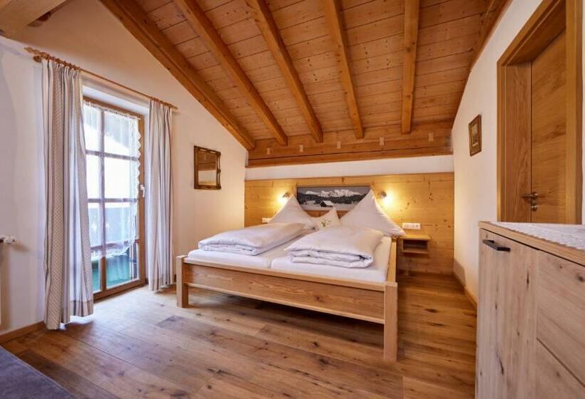 Трехместный Номер Стандарт с Балконом, Appartements Gasthof Schleifmühle Unterammergau
