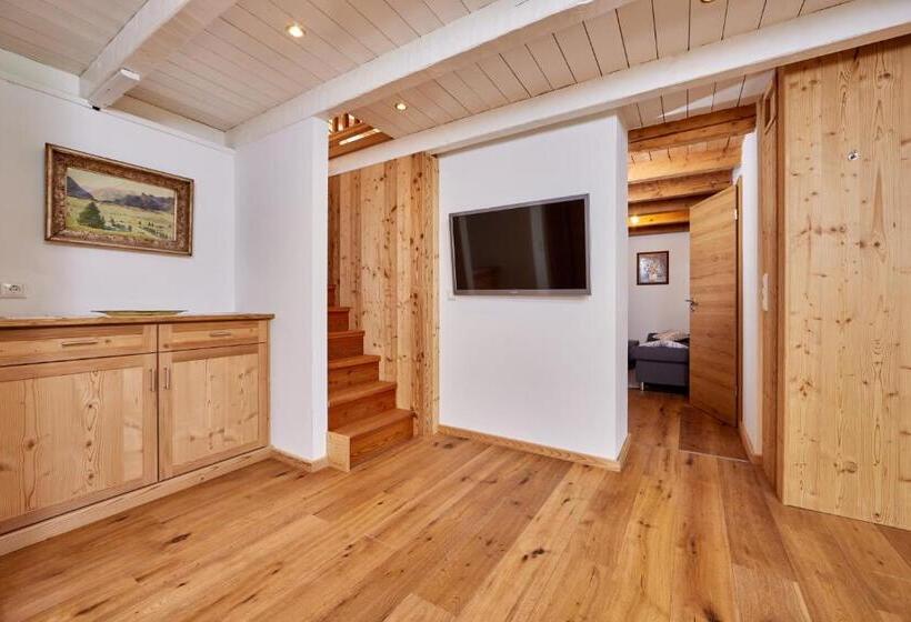 Четырехместный Номер Стандарт с Балконом, Appartements Gasthof Schleifmühle Unterammergau