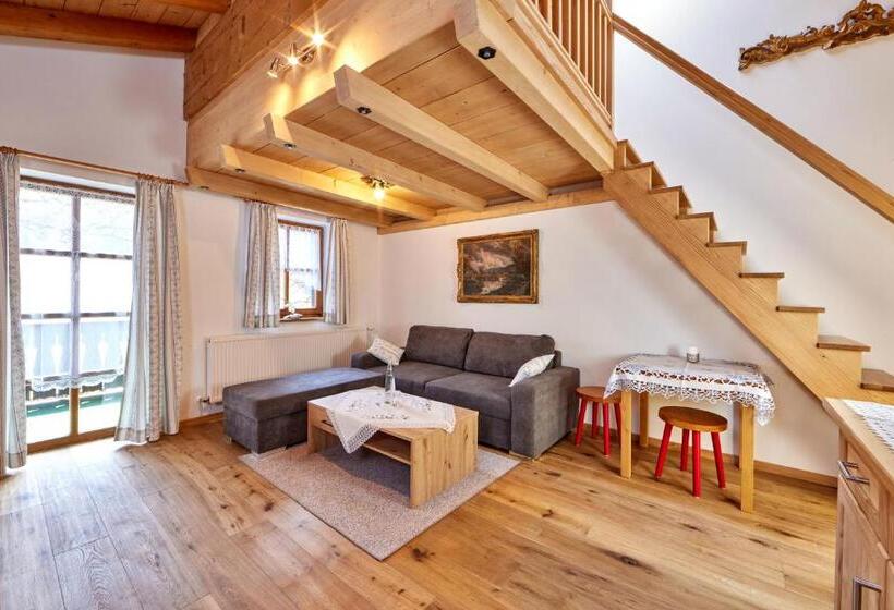 Трехместный Номер Стандарт с Балконом, Appartements Gasthof Schleifmühle Unterammergau