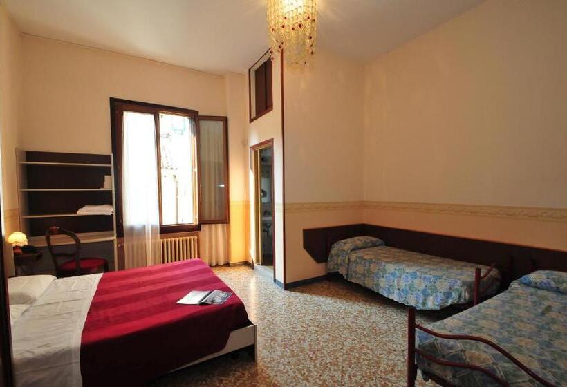 Standaard Driepersoonskamer, Locanda Sant Anna
