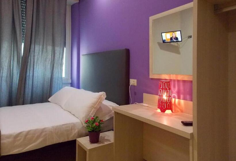 اتاق استاندارد با سرویس بهداشتی مشترک, Midtown Milano