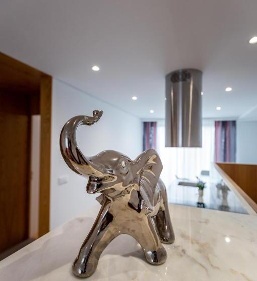 1 Bedroom Penthouse Apartment, Nell&and&jess