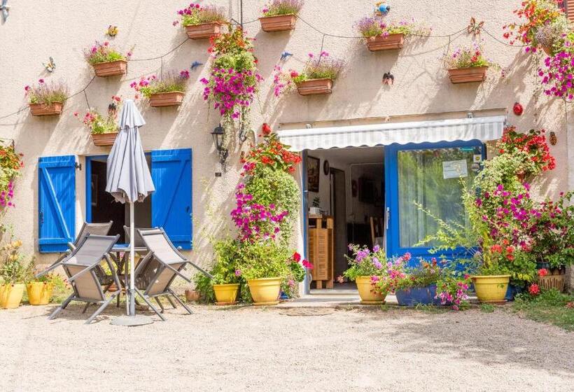 Номер Стандарт Вид на Сад, Chambres Et Table D Hôtes Floromel La Souterraine En Rez De Chaussee
