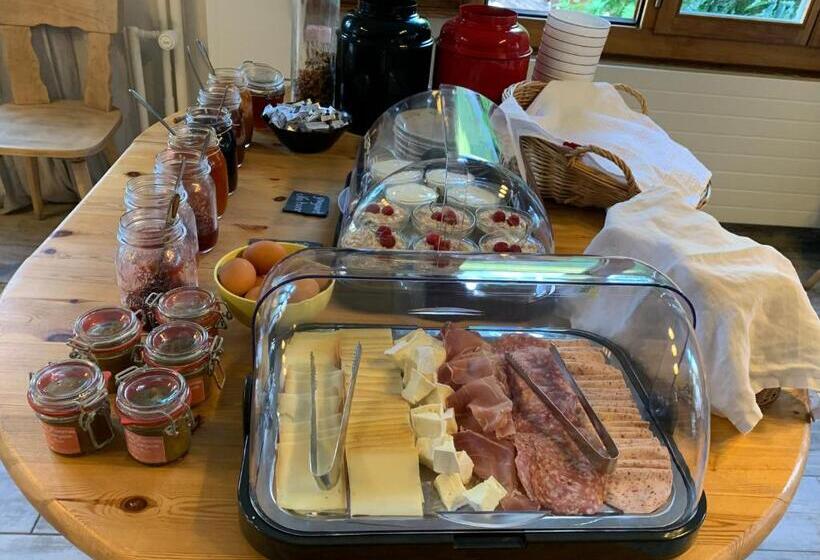 Трехместный Номер Стандарт с Балконом, Hôtel Restaurant Eden