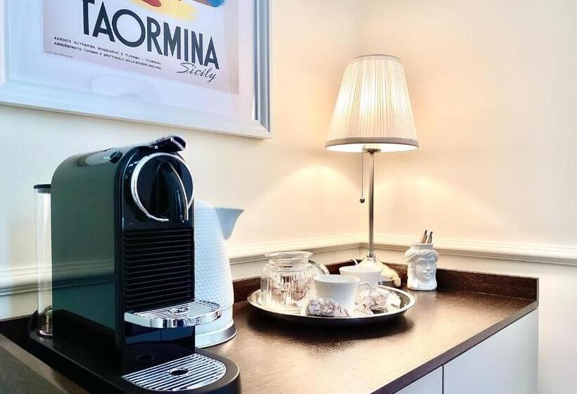 סוויטת ג'וניור עם מרפסת, Longo Suites