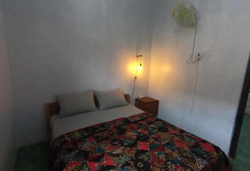 اتاق استاندارد, Owl Hostel Karimunjawa